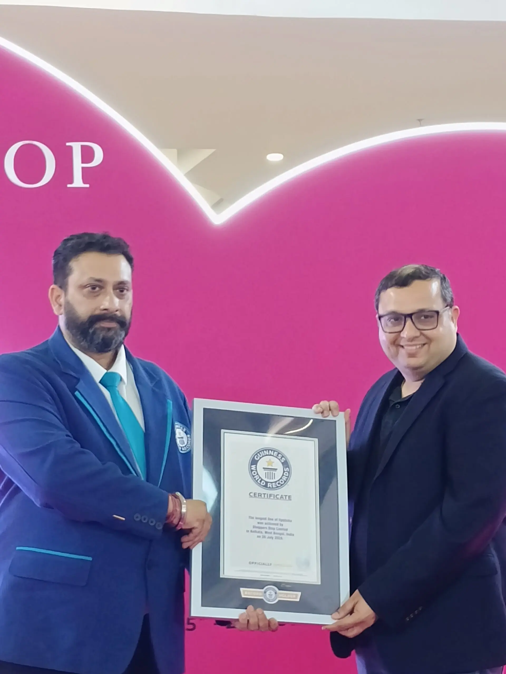 rekor lipstik - ilustrasi berita Rekor Lipstik: Shoppers Stop Cetak GUINNESS WORLD RECORDS dengan 1016 Lipstik