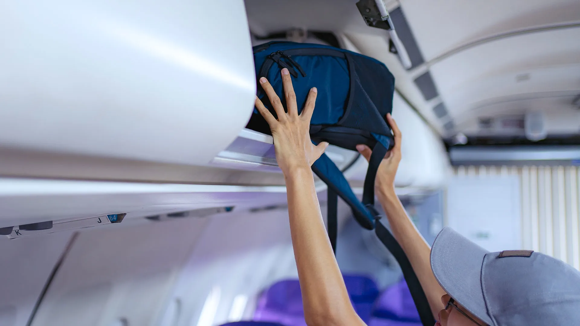 airline fees - ilustrasi berita Airline fees: Biaya tak masuk akal seperti $25 cetak boarding pass dan $65 akses&hellip;