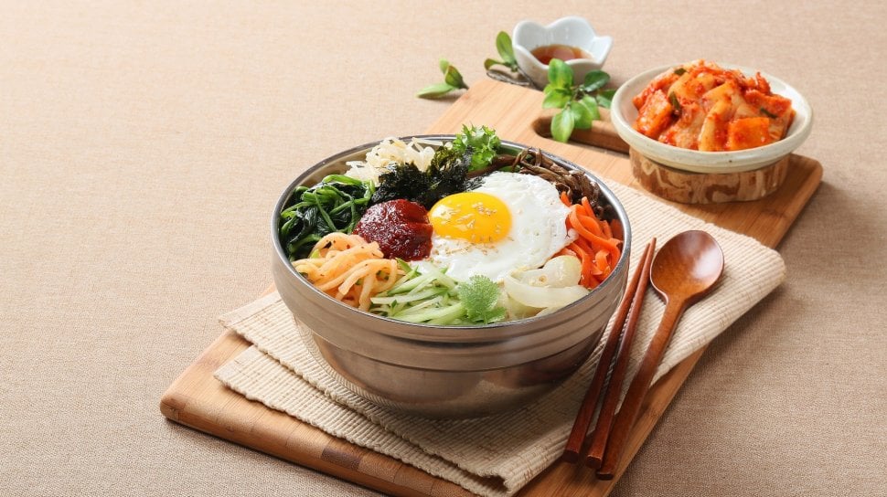 bibimbap jollof rice - ilustrasi berita Bibimbap Jollof Rice: 5 Makanan Tradisional yang Jadi Rahasia Nutrisi Atlet&hellip;
