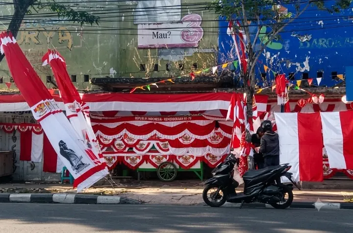 pedagang musiman pamekasan - ilustrasi berita Agustusan: Pedagang Musiman Pamekasan Mulai Padati Ruas Jalan Jelang HUT&hellip;