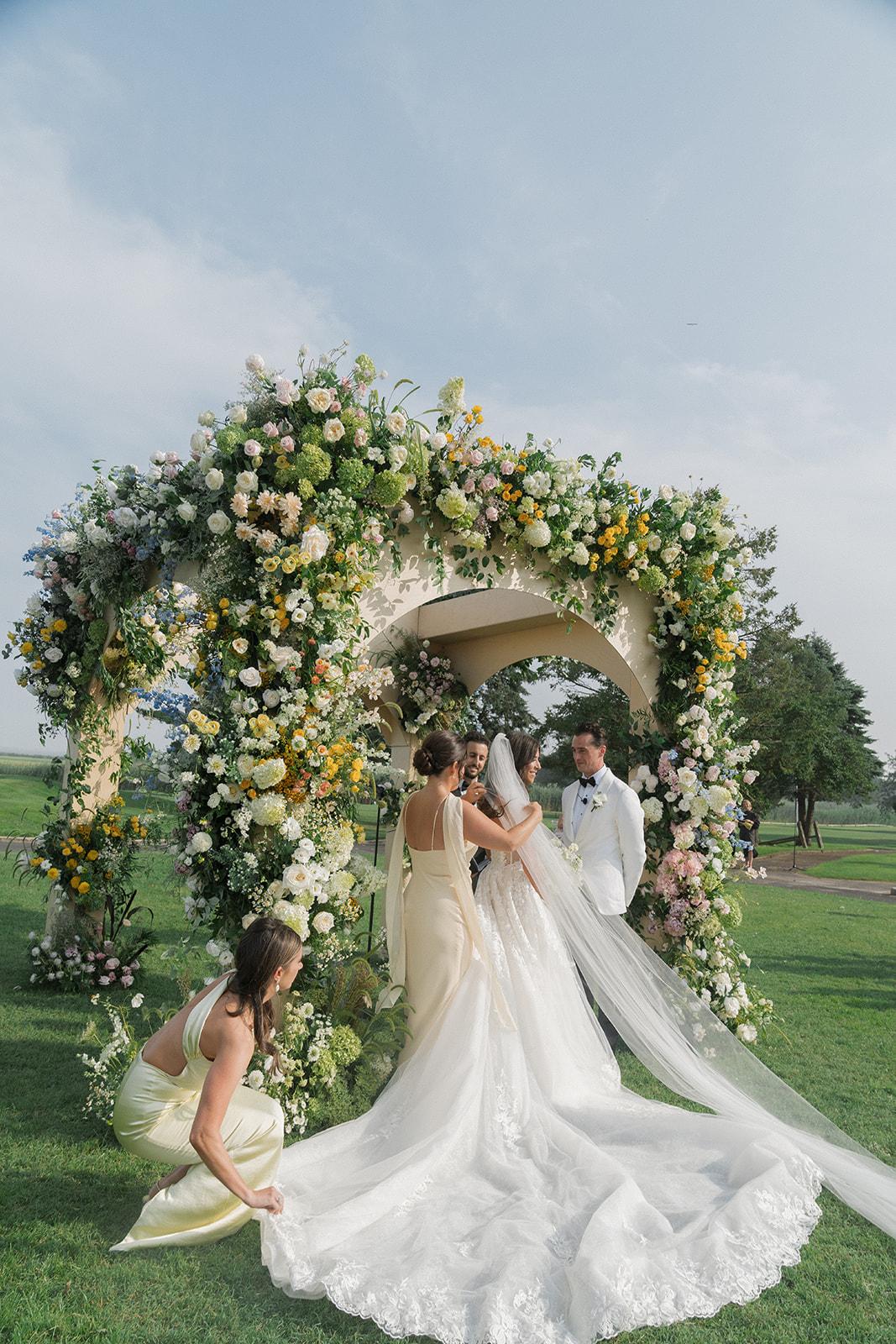 summer wedding - ilustrasi berita Summer Wedding Bergaya Pesisir di Linwood Country Club dengan Sentuhan Painterly