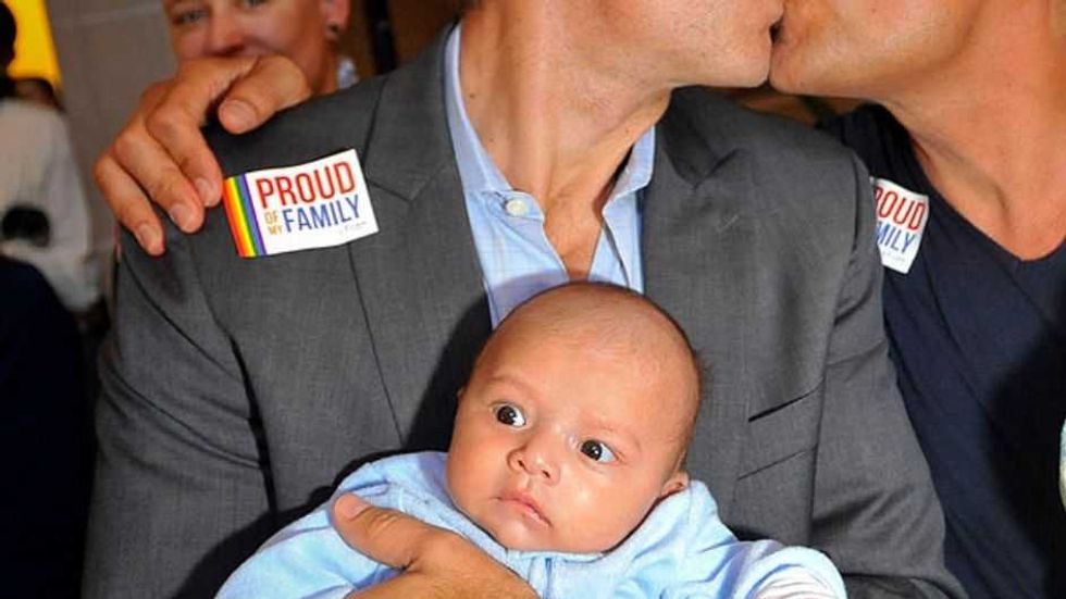 gay adoption - ilustrasi berita Gay adoption: Pertanyaan penting tentang dampak pada anak