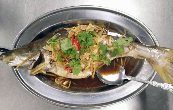 ikan stim tempoyak - ilustrasi berita Ikan Stim Tempoyak: Warisan 200 Tahun dari Sungai Jelai